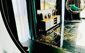 Luxury Villa With Breathtaking View & Hot Tub, Middle Of Golden Circle , Smart Home Lights & Electronics For Comfort